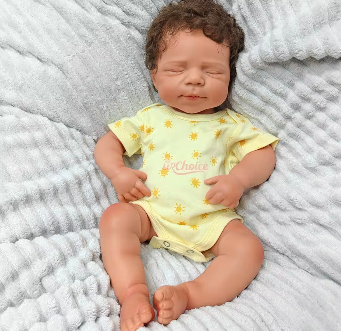 🍼Bebé Reborn de Silicona – 48 cm, Pelo Rizado Castaño Injertado a Mano, Realismo Premium