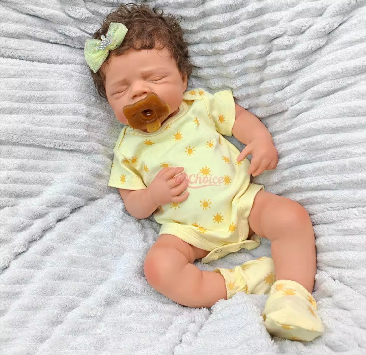 🍼Bebé Reborn de Silicona – 48 cm, Pelo Rizado Castaño Injertado a Mano, Realismo Premium