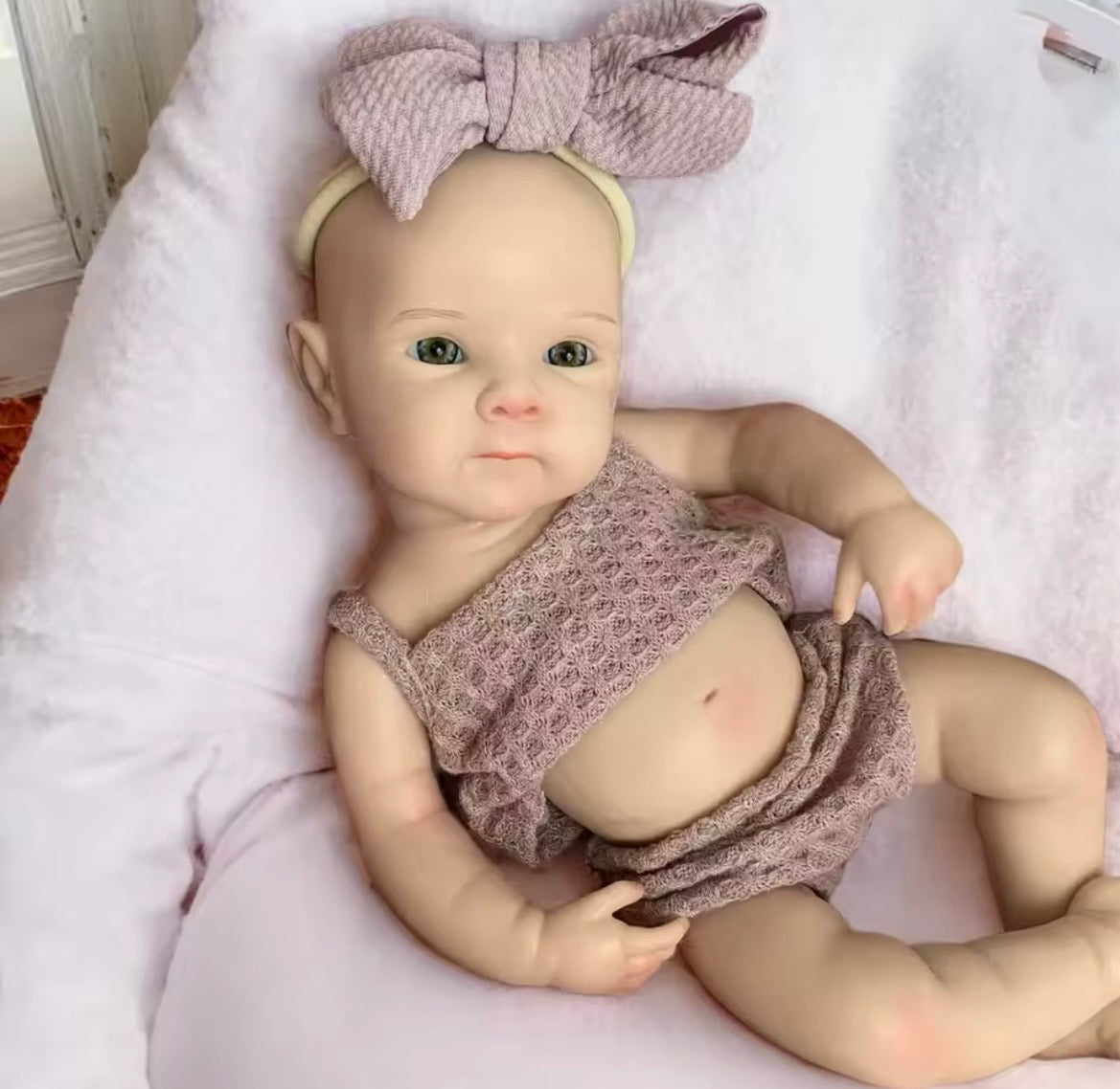 🍼Bebé Reborn de Silicona 33 cm – Bettie, Cuerpo Completo, Realista, Pintado a Mano + 2 Conjuntos