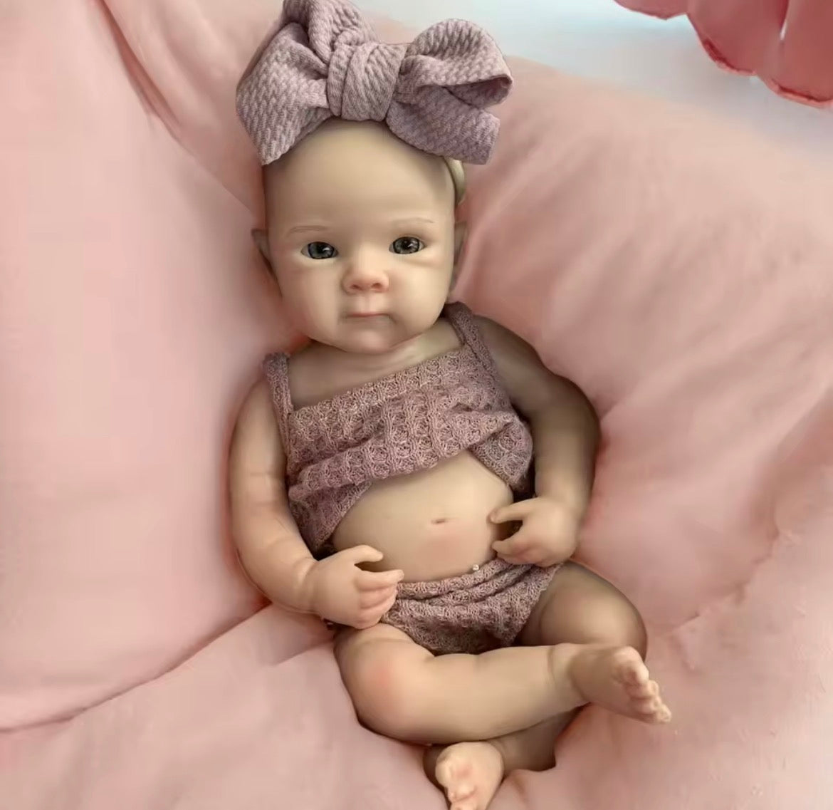 🍼Bebé Reborn de Silicona 33 cm – Bettie, Cuerpo Completo, Realista, Pintado a Mano + 2 Conjuntos