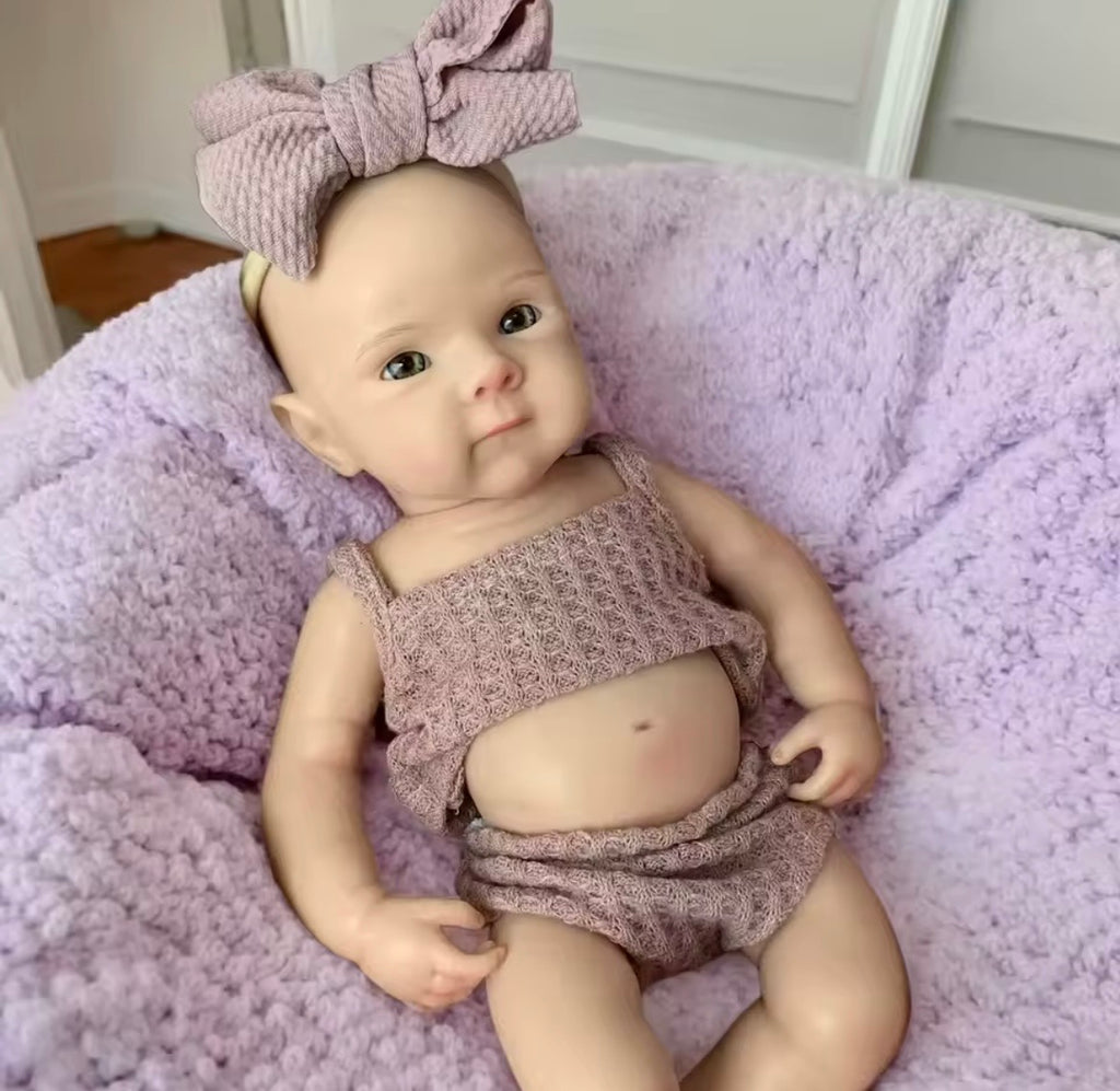 🍼Bebé Reborn de Silicona 33 cm – Bettie, Cuerpo Completo, Realista, Pintado a Mano + 2 Conjuntos