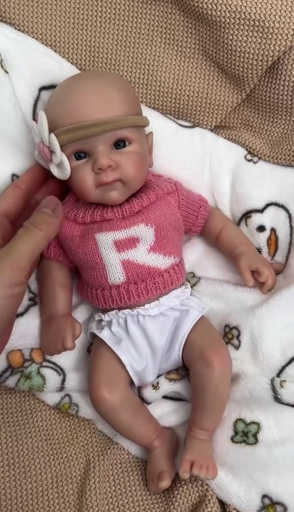 🍼Bebé Reborn de Silicona 33 cm – Bettie, Cuerpo Completo, Realista, Pintado a Mano + 2 Conjuntos
